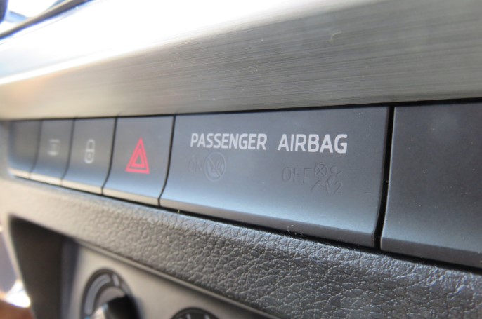 значок подушки безопасности горит что делать