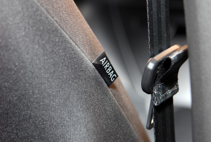 почему горит индикатор подушки безопасности