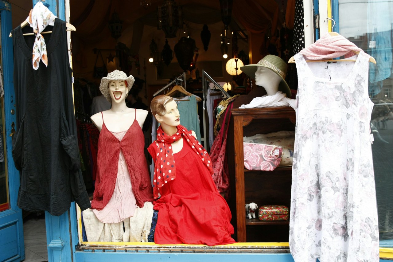 Чем отличается детская одежда из хлопка от синтетики: плюсы и минусы