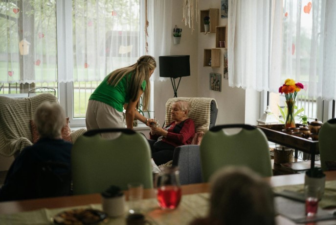 как попасть в дом престарелых